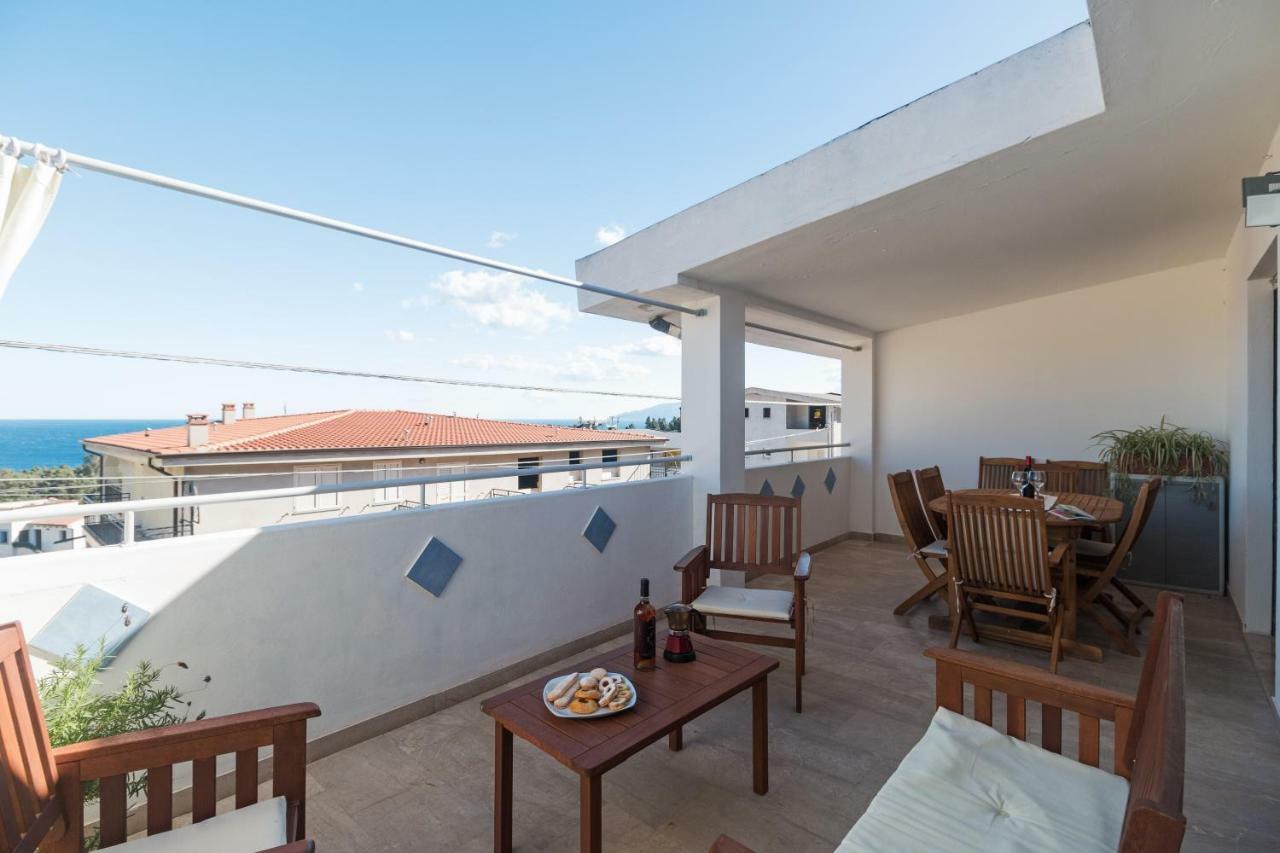 White Rose Apartment *